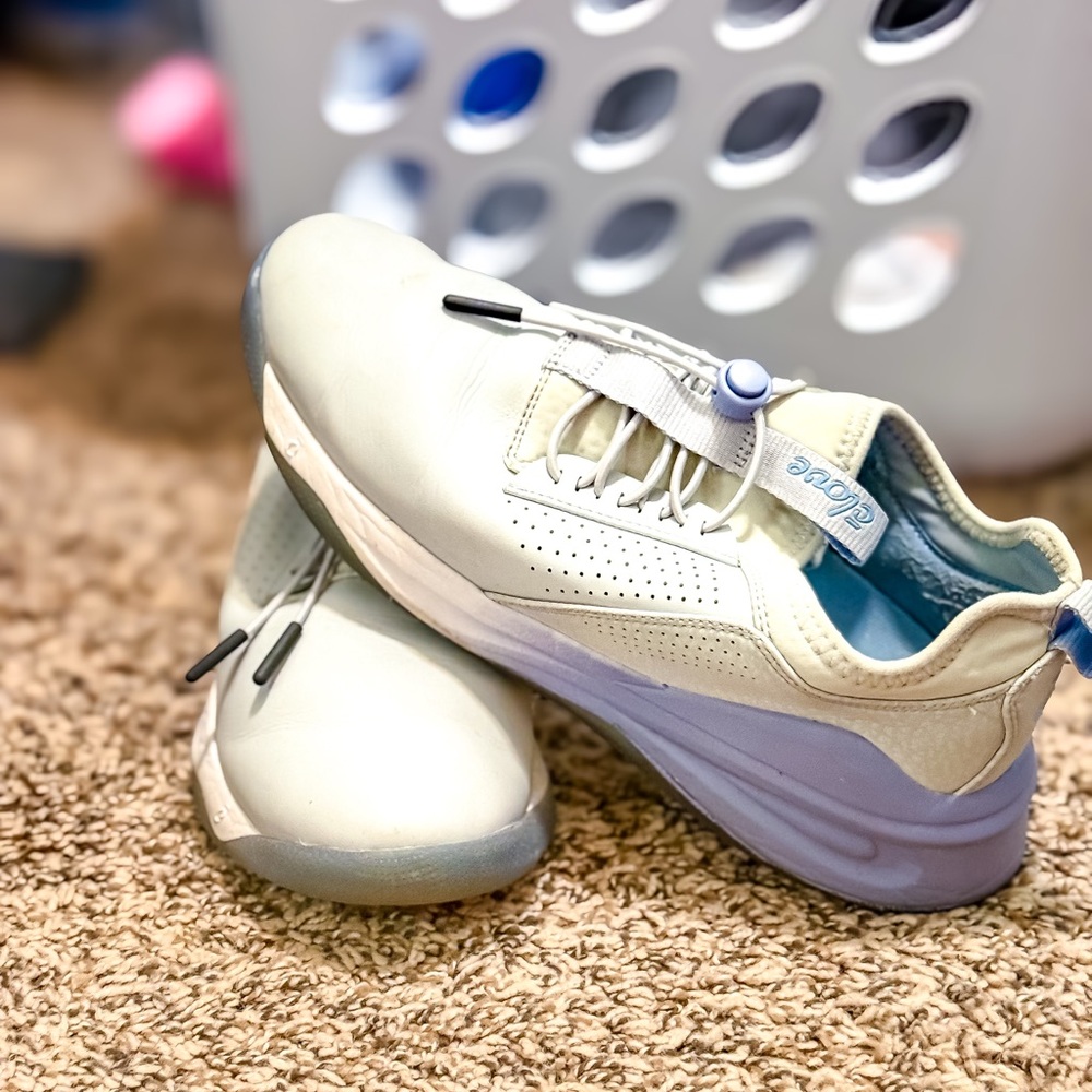 CLOVE nursing shoes